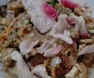 Resep Populer Lontong Bumbu Pecal Gurih Mantul