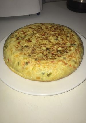 Una foto de Tortilla de patatas con tofu y verduritas