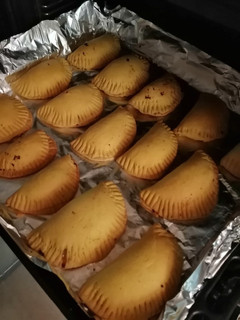 Una foto de Empanadillas jamaicanas🇯🇲