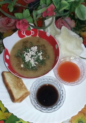 A picture of Porridge dal chicken soup.