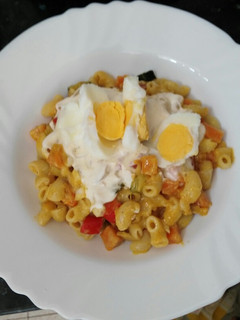 Una foto de Ensalada de pasta con curry