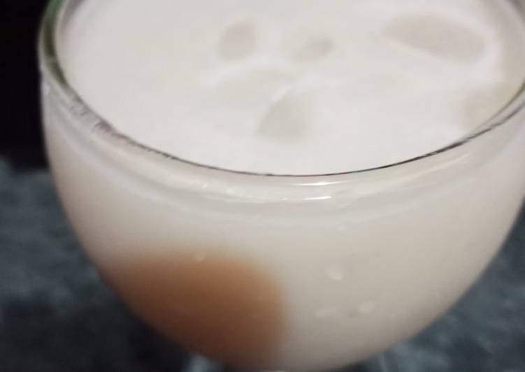 Simple Way to Make Super Quick Homemade Banana Milkshake