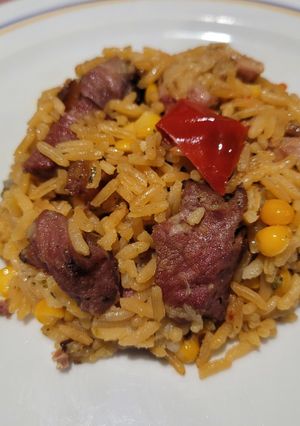 Una foto de Arroz con maíz y lomo de cerdo ahumado