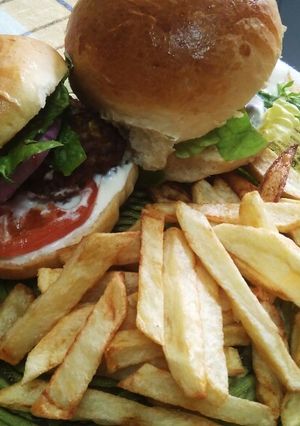 Φωτογραφία της συνταγής Burger με ψωμάκι και μπιφτέκι από τα χεράκια μας 4 σε 1!!!