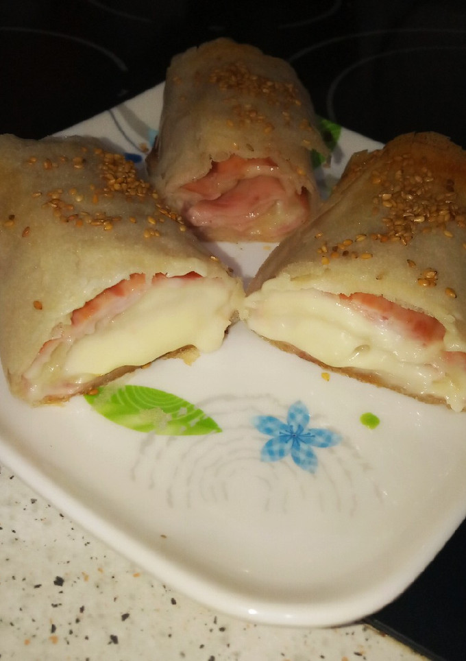 Una foto de Rollos de jamón y queso en masa filo