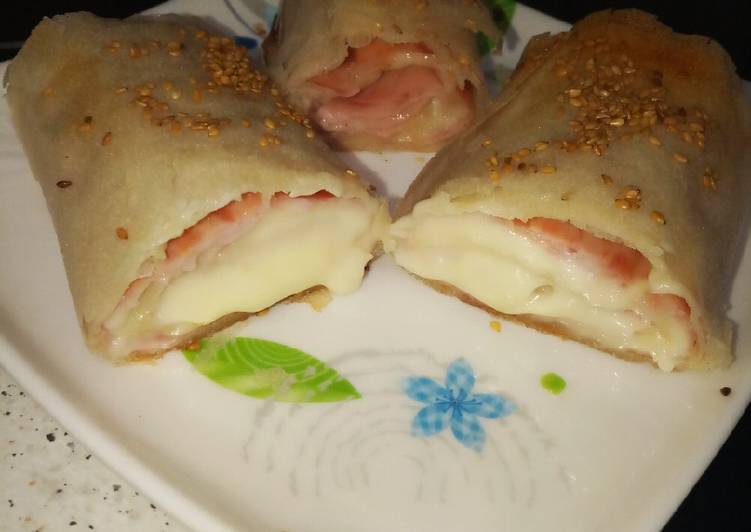Rollos de jamón y queso en masa filo