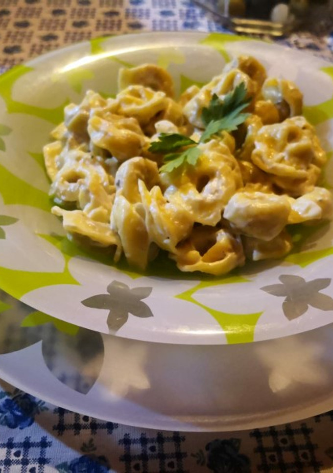 Una foto de Tortellini con salsa roquefort