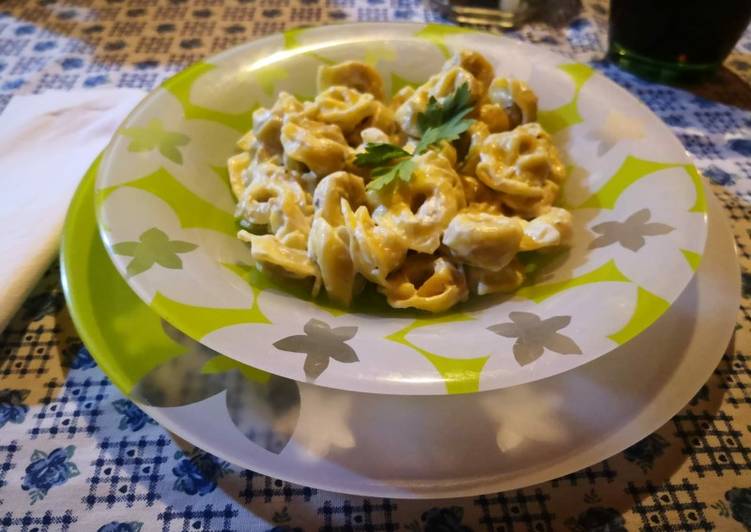 Tortellini con salsa roquefort