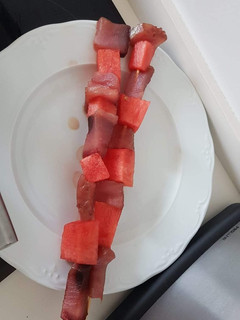 Una foto de Brochetas de atún y sandía 🍉 con salsa de soja