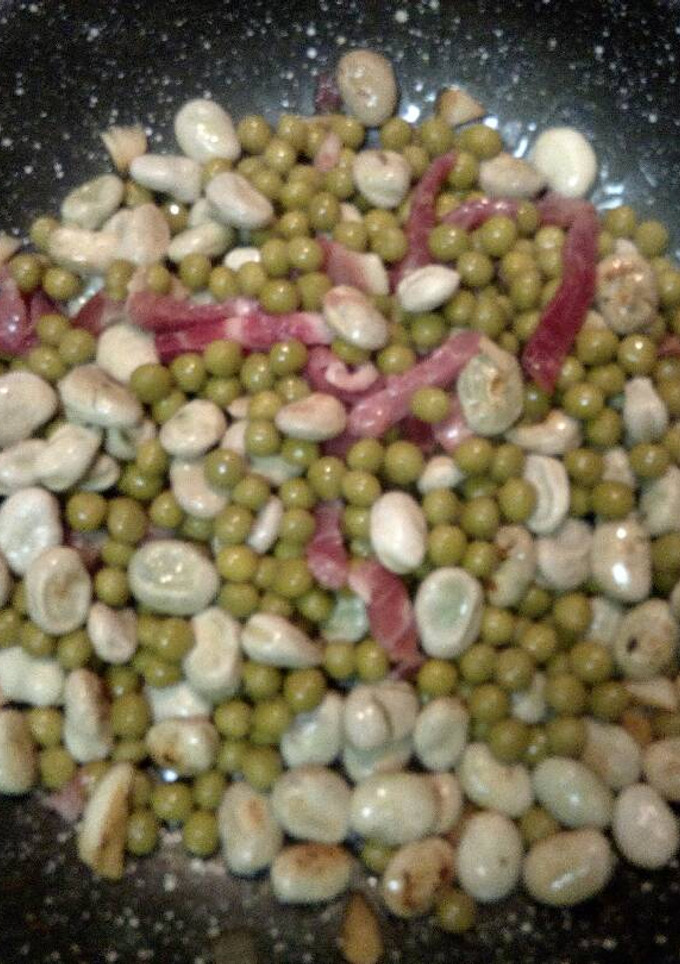 Una foto de Habas con guisantes y jamón
