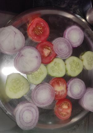 सलाद (Salad recipe in hindi) रेसिपी मुख्य फोटो