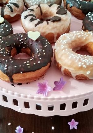 Zdjęcie przepisu Donaty - pączki z dziurką.