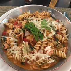 A picture of Creamy Rotini Pasta with Bacon and Spinach.