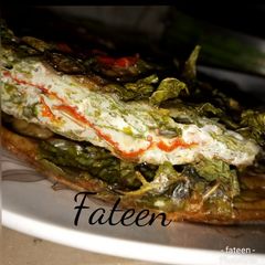 A picture of Omelate with spinach.