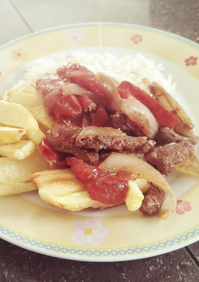 Una foto de Lomo saltado