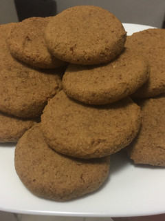 Una foto de Galletitas de almendras y harina integral! Sanas y ricas!