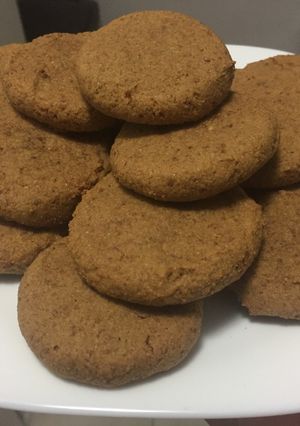 Una foto de Galletitas de almendras y harina integral! Sanas y ricas!