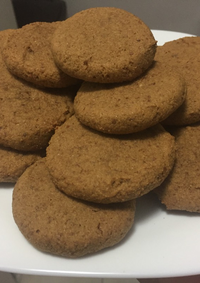 Una foto de Galletitas de almendras y harina integral! Sanas y ricas!