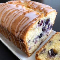 A picture of Sour Cream Pound Cake.