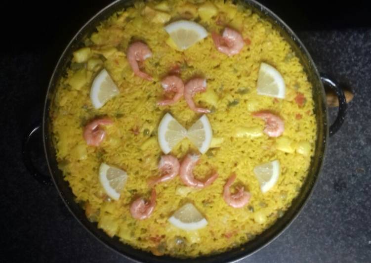 Paella de marisco al limón