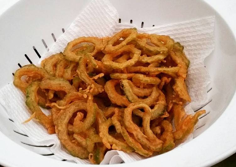 Cara Menyiapkan Keripik Pare Pedas Renyah yang Lezat Sekali