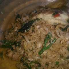 รูปของ Mie goreng pedas daun singkong