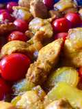 Pinchitos de pollo con cebolla y tomatitos cherry