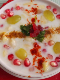 मिक्स फ्रूट रायता (Mix Fruit Raita Recipe In Hindi) रेसिपी मुख्य फोटो