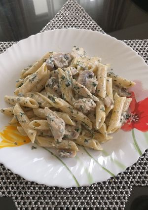 A picture of Easy creamy chicken mushroom pasta.