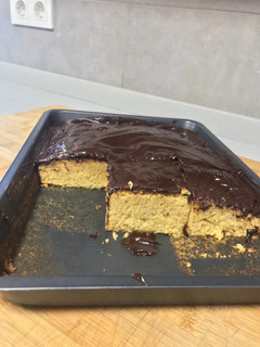 Una foto de Bizcocho de manzana y chocolate