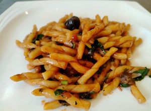 Foto di Strozzapreti Freschi con Sughetto alla Luciana
