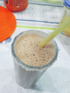 صورة لوصفة سموثي الموز يهبل 💛