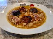 Una foto de fabada crock pot