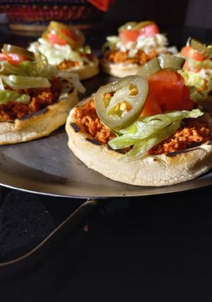 Una foto de Sopes de Chilorio Sinaloa