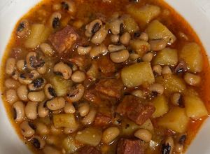 Una foto de Fradiños (Judías carilla) con patata y chorizo