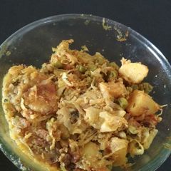 A picture of Cabbage Potatoes curry.