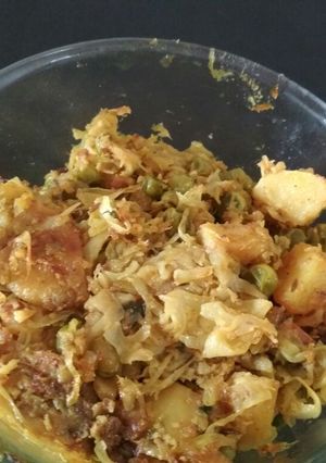 A picture of Cabbage Potatoes curry.