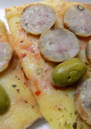 Una foto de Pizza con butifarra