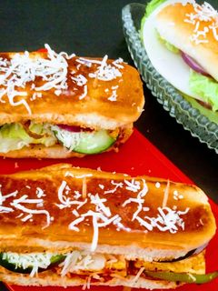 स्पाइसी वेज हॉट डॉग बन्स (Spicy veg hot dog buns recipe in Hindi) रेसिपी मुख्य फोटो