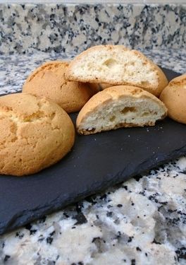 Una foto de Bollinos gallegos o bollitos de nata