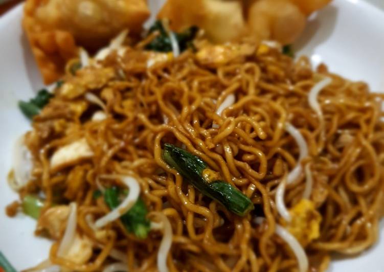 Mie Keriting Goreng Sederhana