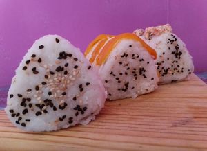 Una foto de Onigiri