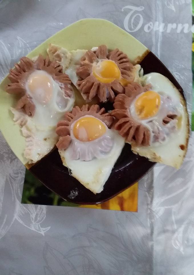 Яєчня-ромашка з сосисками