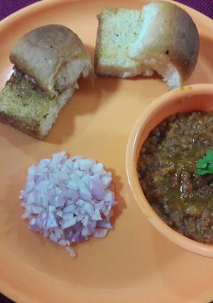 A picture of Pav bhaji.