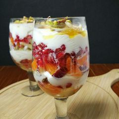A picture of Fruit Cocktail With Yoghurt.