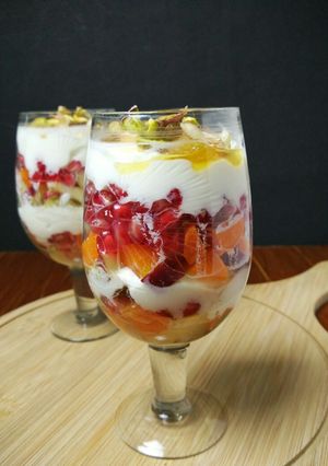 A picture of Fruit Cocktail With Yoghurt.
