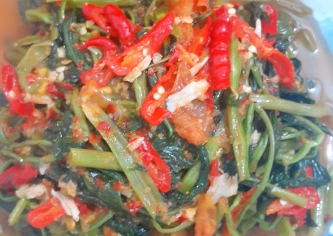 Cara Gampang Membuat Tumis Kangkung Pedes, Enak Banget