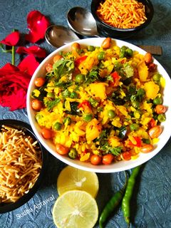 कान्दा पोहा (kanda poha recipe in Hindi) रेसिपी मुख्य फोटो