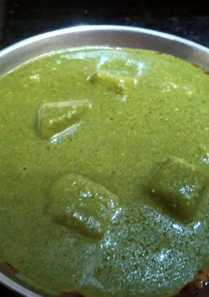 A picture of Aloo Palak.