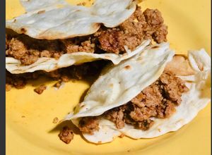 Una foto de Tacos 🌮 o fajitas 🌮 de carne saltada 👌 súper ricos!